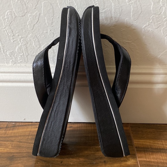 Volatile Leather Platform Flip Flops Size 10 - Picture 7 of 11